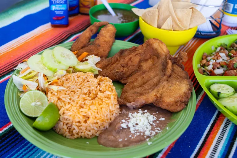 Milanesa de pollo empanizada